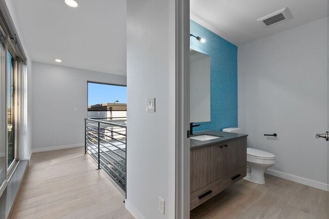 Building Photo - Stunning Air Conditioned Alki Condo Overlooking Majestic Puget Sound!