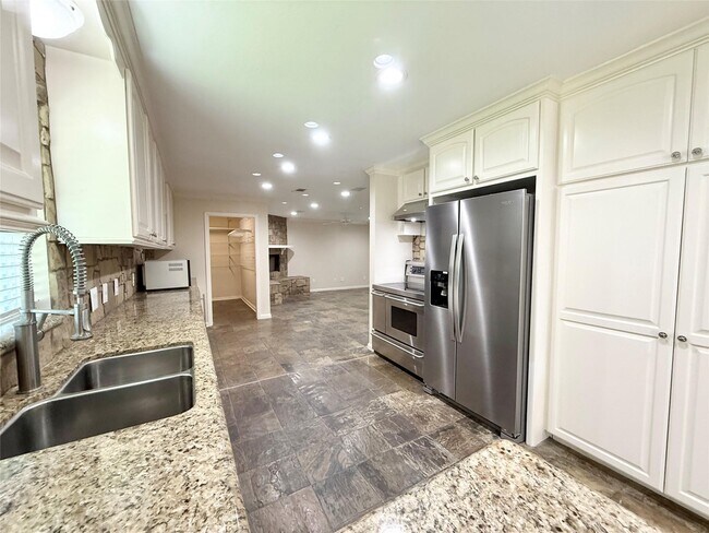 Building Photo - 5545 Pagewood Ln