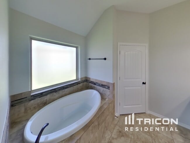 Building Photo - 3107 White Horse Ct