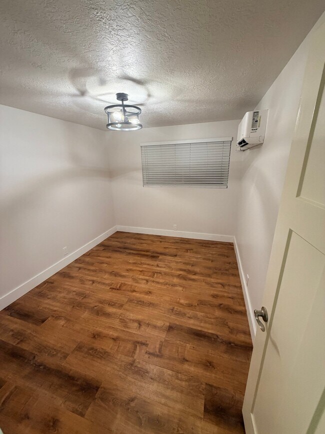 Building Photo - 360 N 300 W