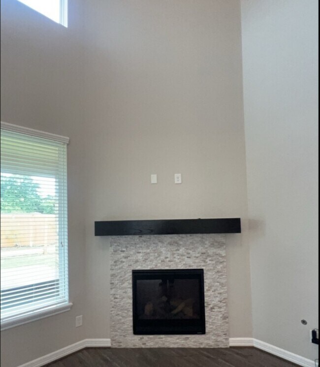 Building Photo - 14615 Birchwood Falls Trail