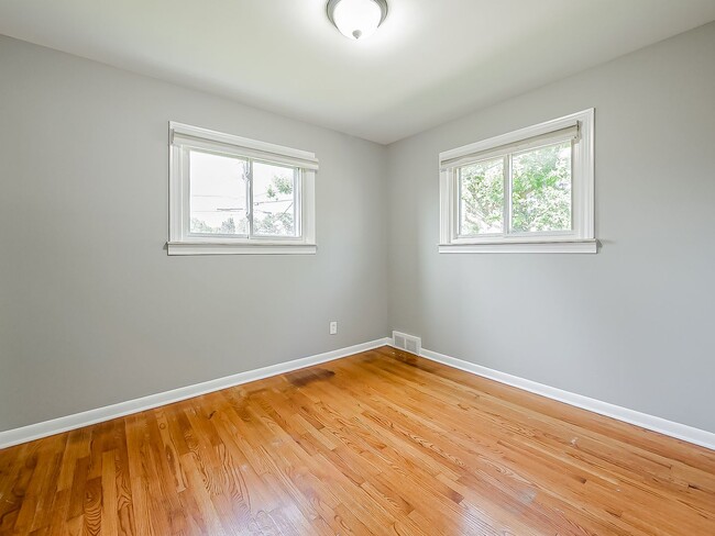 Building Photo - Charming 3-Bedroom Ranch in the Heart of Garden City