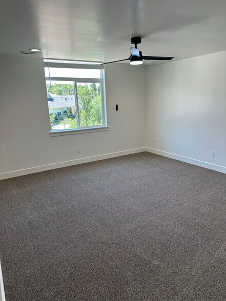 Building Photo - 520 E South Weber Dr