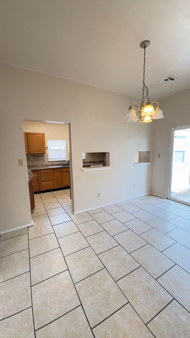 Building Photo - 710 W Cherokee Ave