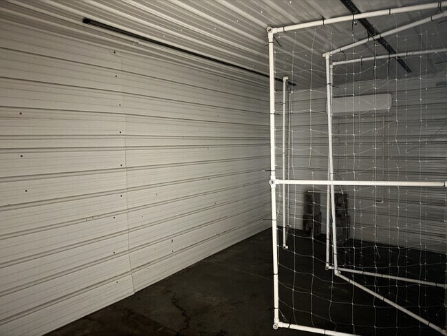 Building Photo - 16093 SW Roy Rogers Rd