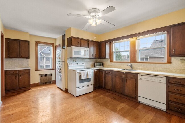 Building Photo - 35 Trapelo St