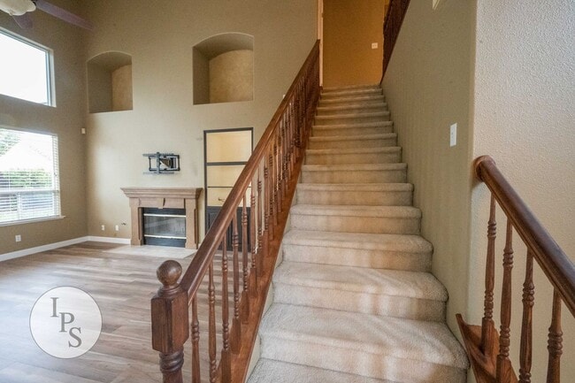 Building Photo - North Fresno Home, 4BR/3BA, in CUSD - Lots of Amenities!