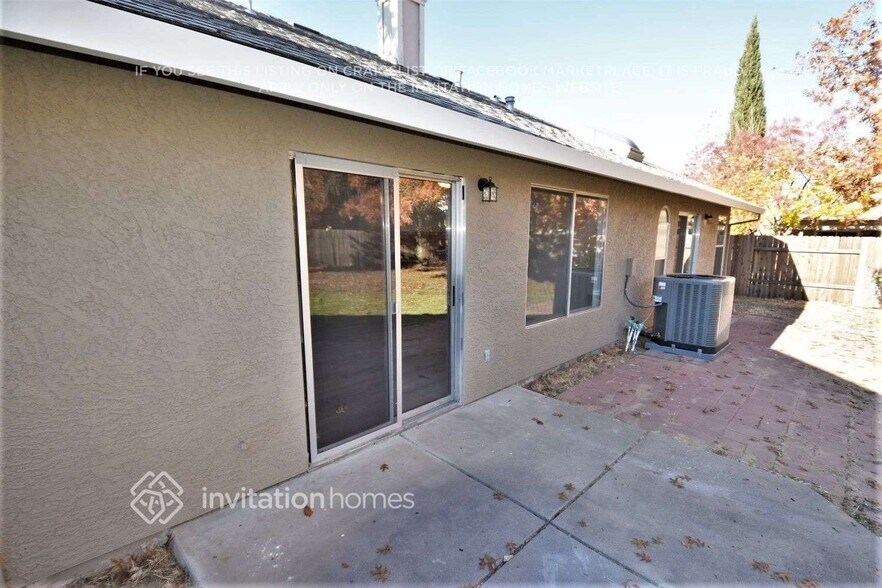 Building Photo - 8121 Pine Oaks Ct