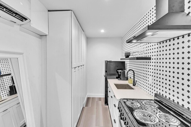 Building Photo - 649 NE 16th Terrace