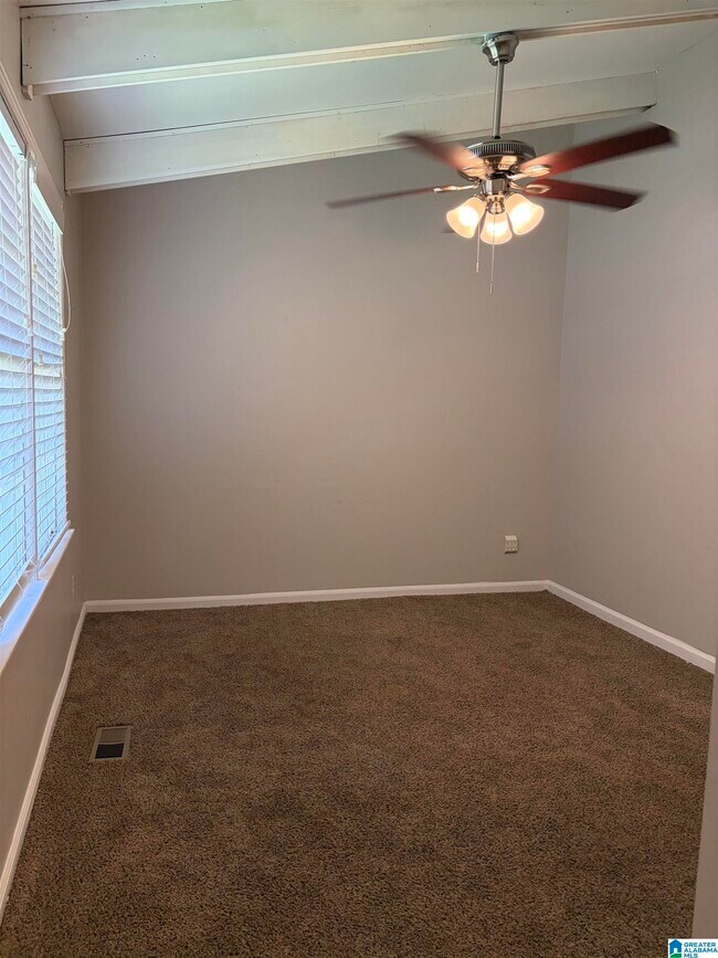 Building Photo - 933 Garrett Dr