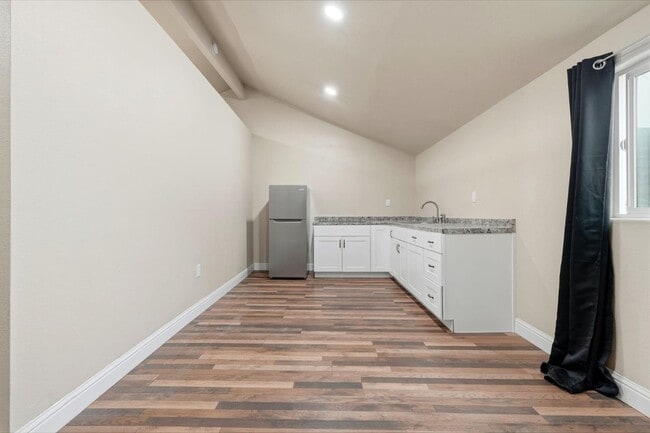 Building Photo - 910 Kaweah St