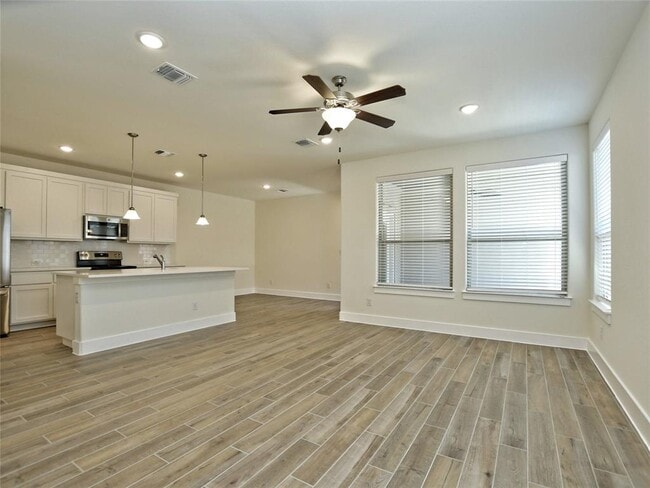 Building Photo - 412 Parkline Dr