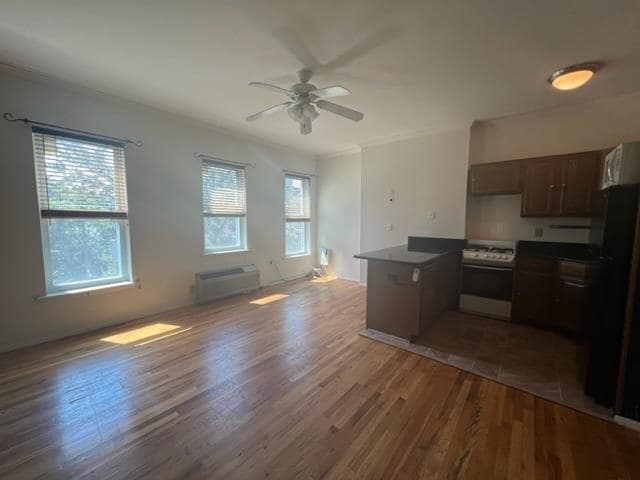 Primary Photo - 310 9th St