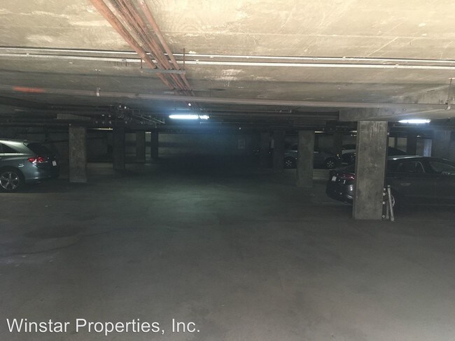 Building Photo - 625 N Kenwood St