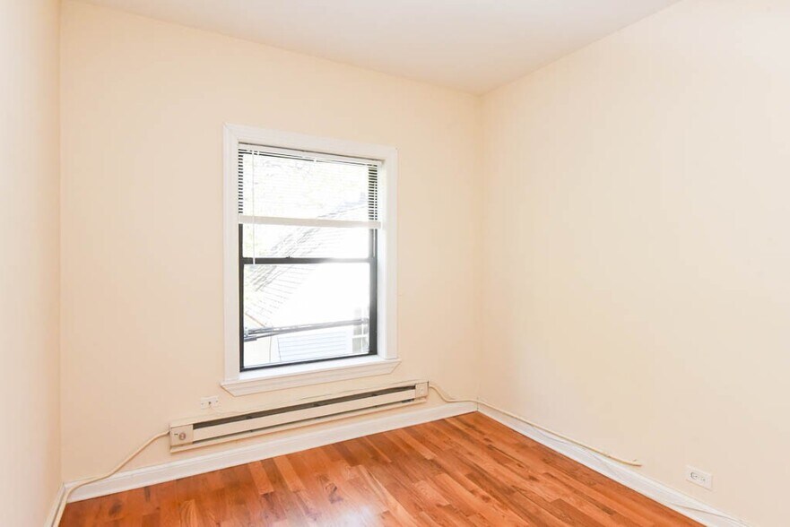 Building Photo - 1240 Oak Ave