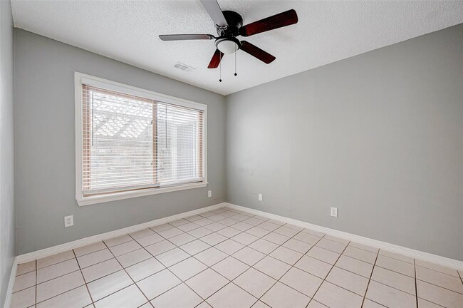 Building Photo - 13850 Walnut Hollow Ln