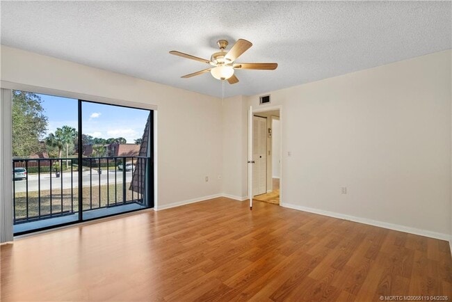 Building Photo - 2930 SW Sunset Trace Cir