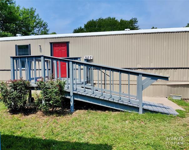 Primary Photo - 307 Jones Cir