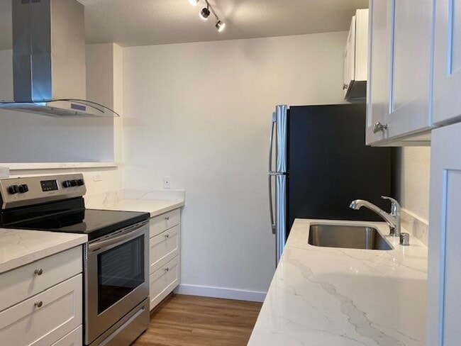 Building Photo - Updated 2bed/1bath Apartment in Redmond!