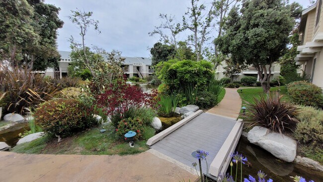 Building Photo - CARMEL VALLEY - The Lakes at Del Mar - Nic...