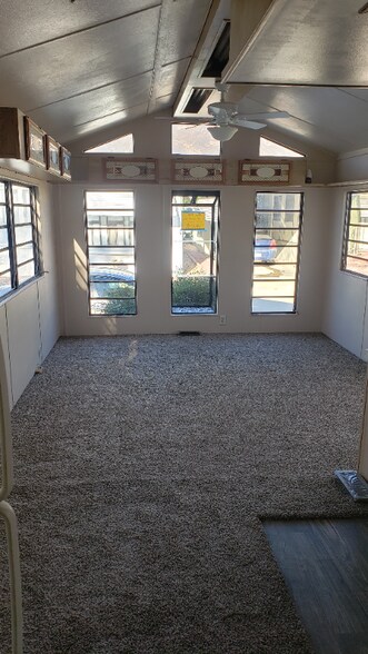 Building Photo - 966 Acorn Dr