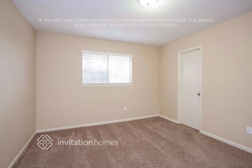 Building Photo - 745 Academy Ln