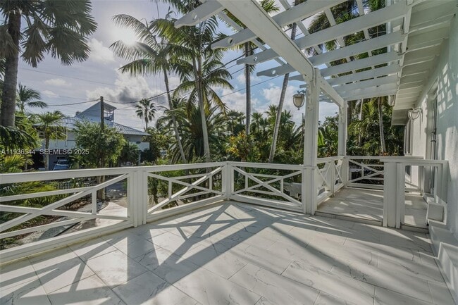 Building Photo - 16 North Dr