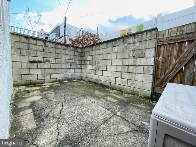 Building Photo - 2522 E Lehigh Ave