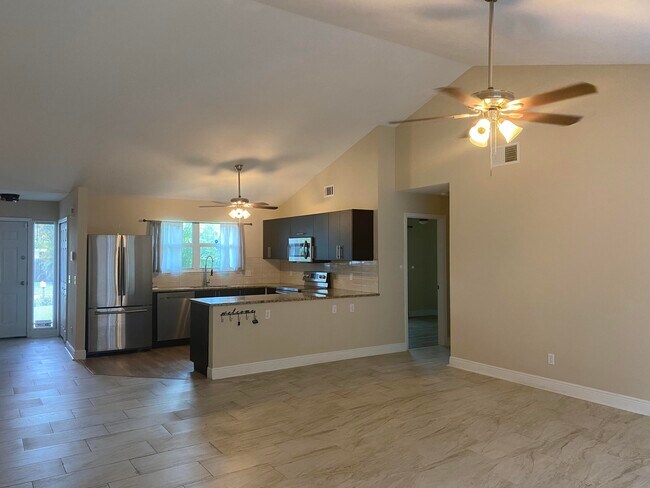 Building Photo - 3196 SW Areca Dr