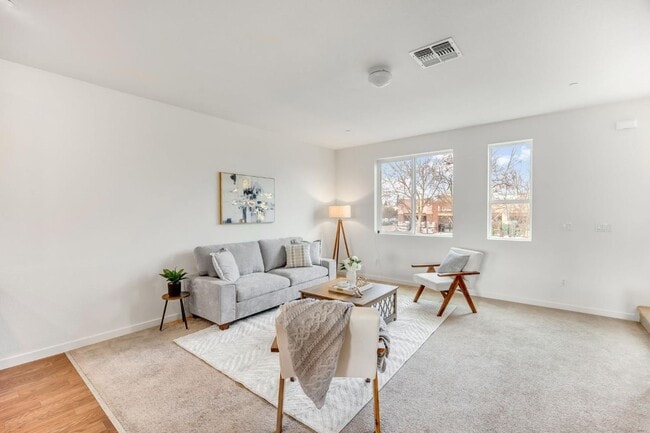 Building Photo - Spacious 3-Story Home in Rancho Cordova