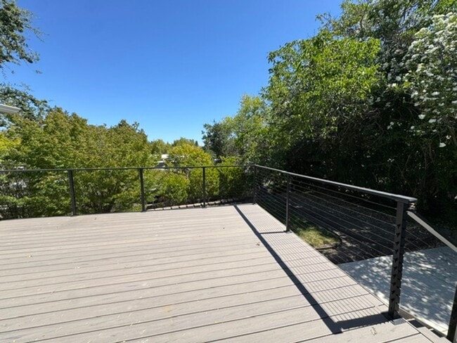 Building Photo - Charming single level home in Parkmead neighborhood