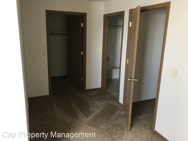 Building Photo - 224-228 N Century Dr