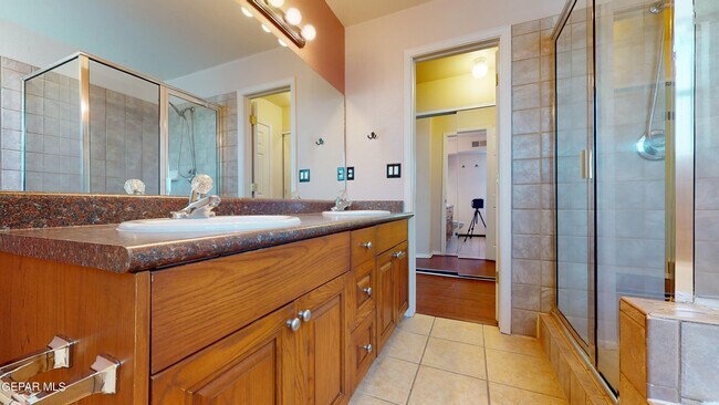 Building Photo - 6256 Escondido Dr