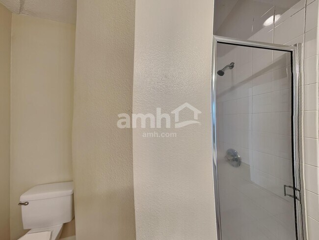 Building Photo - 2465 Saint Pauls Dr