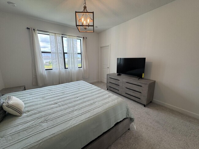 Building Photo - 14083 SW Thorens Dr