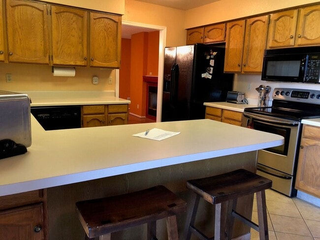 Building Photo - Lovely Golf Course Home Available May through October 2026, in Leisure World a 45+ Active Adult R...