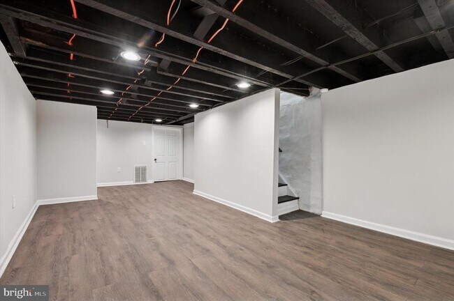 Building Photo - 2835 W Montgomery Ave
