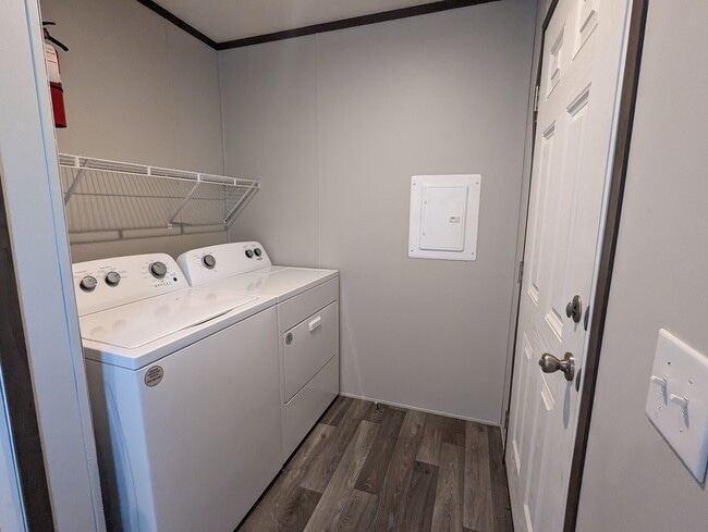 Building Photo - 46000 Geddes Rd