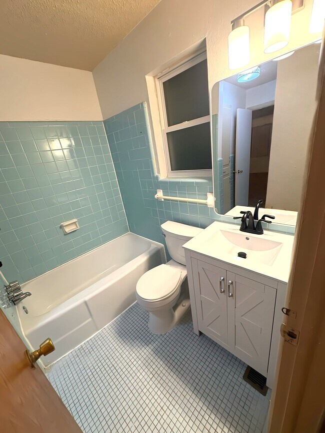 Building Photo - 735 NW 5th St