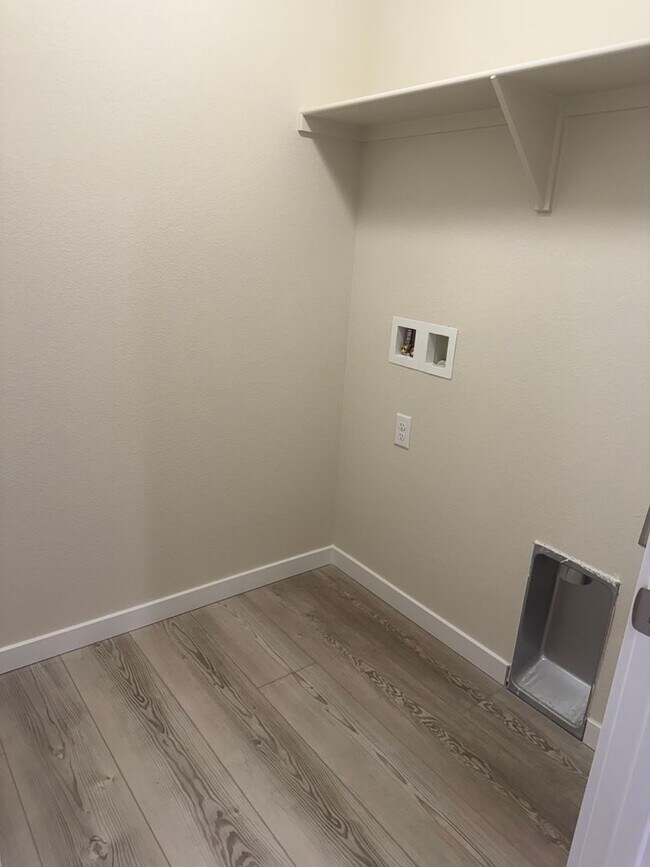 Building Photo - New Construction Townhome in University Park