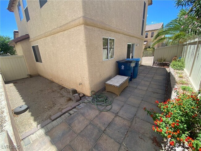 Building Photo - 3945 Bayamon St