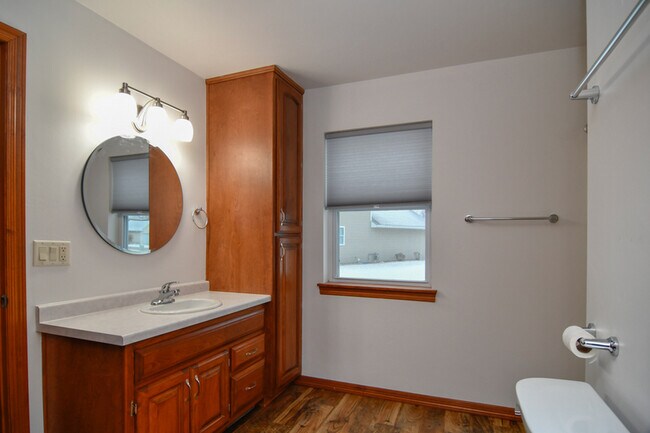 Building Photo - 160 E River Dr