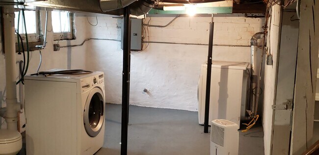 Building Photo - 1112 E Cleveland Ave