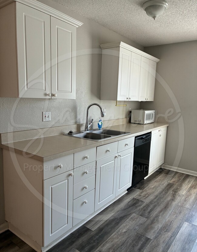 Building Photo - 5623 N Northwood Terrace