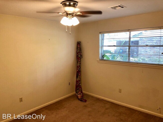 Building Photo - 3 br, 1.5 bath House - 8321 N. Essen Heights