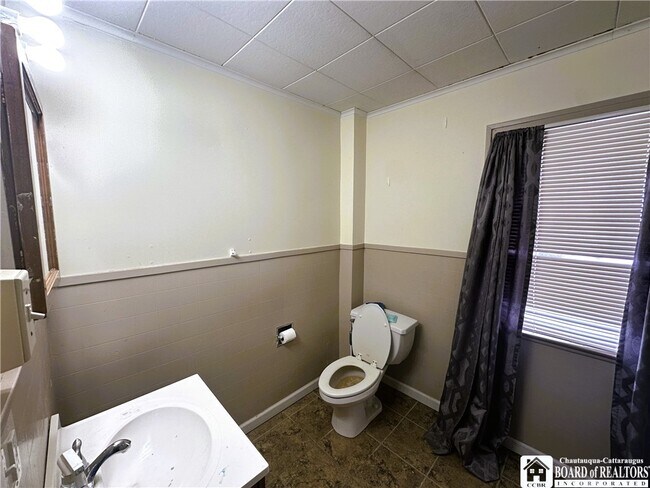 Building Photo - 481 Fairmount Ave