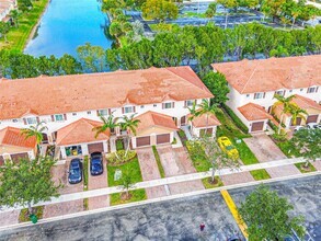 Building Photo - 8873 N Isles Cir