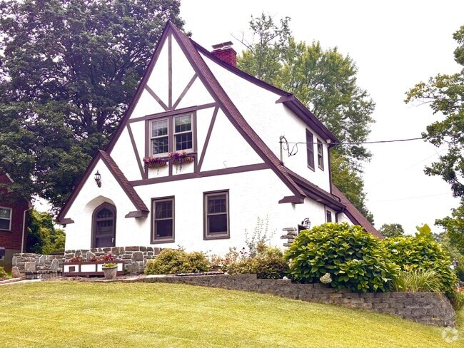 Building Photo - 6003 Cambridge Ave