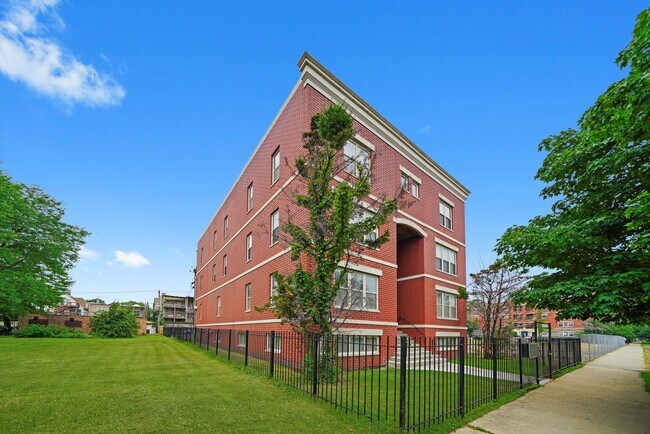 Building Photo - 6220 S Kenwood Ave