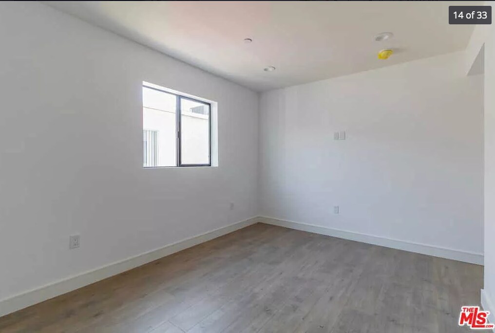 Building Photo - 412 N Ardmore Ave